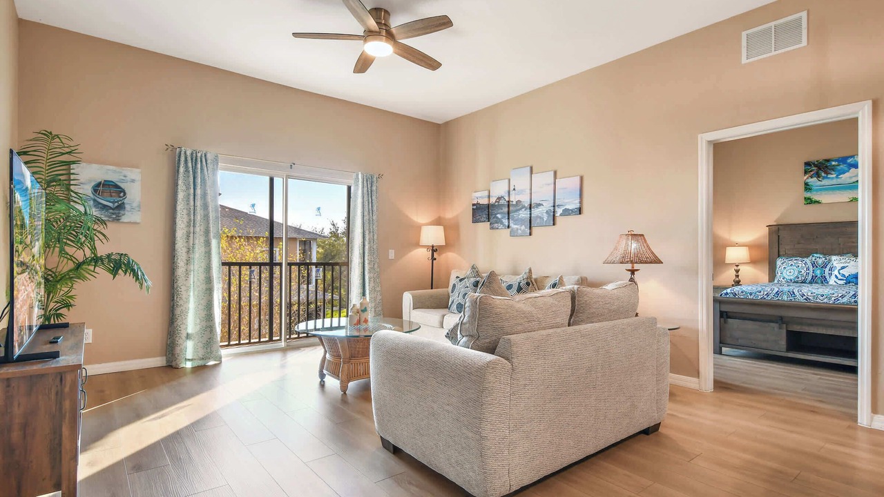 Photo of Livingroom in Bahama Bay