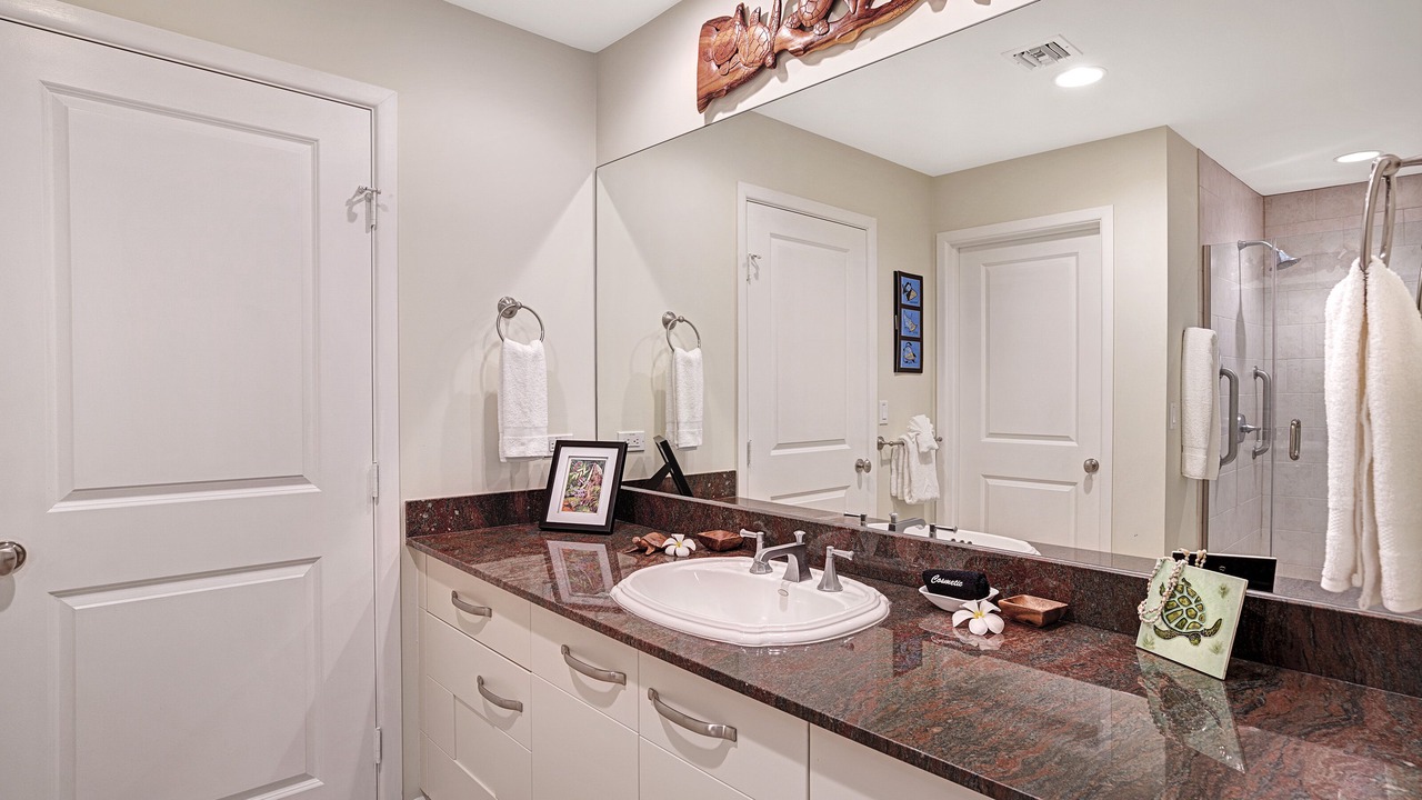Photo of Bathroom in Kahaluu-Keauhou