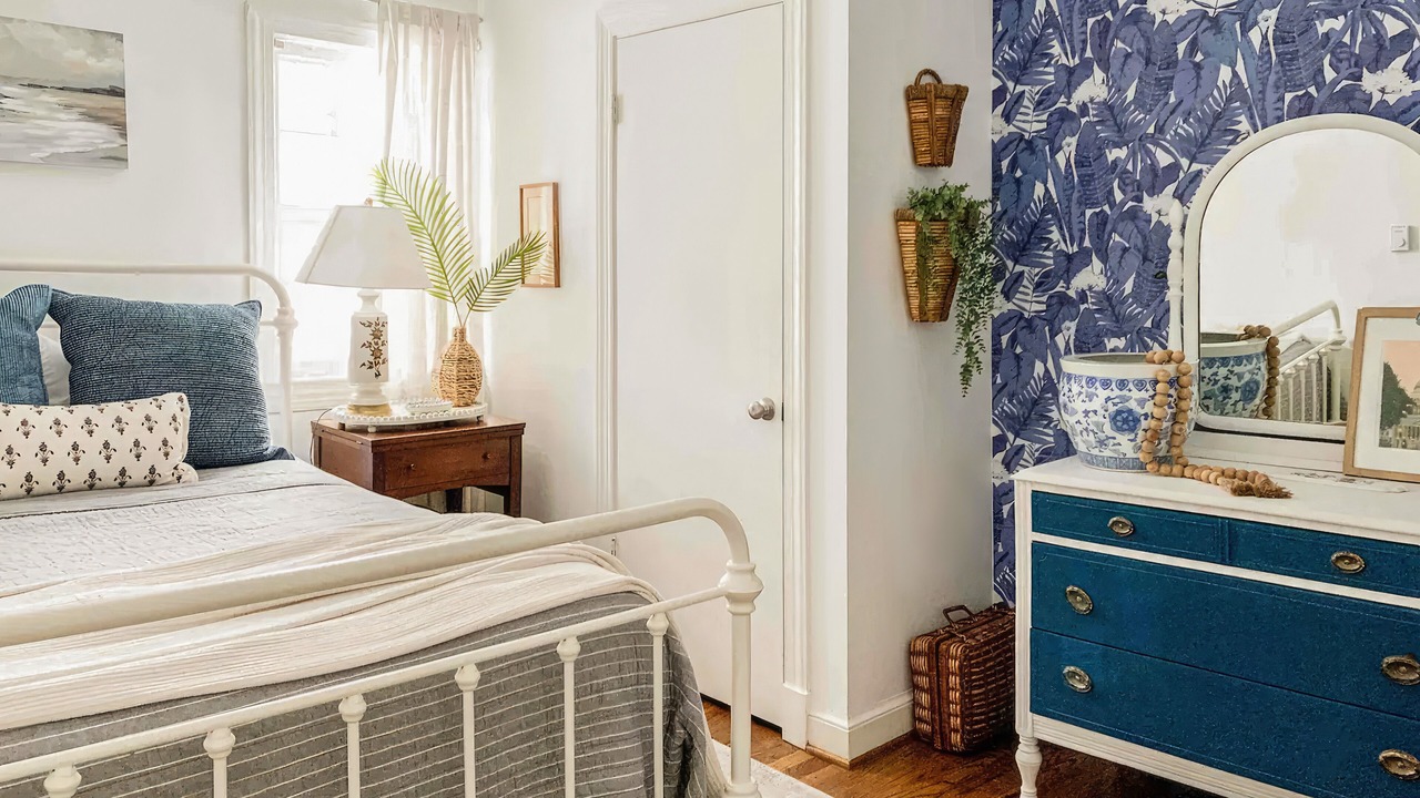 Photo of Bedroom in Leesburg's Old and Historic District