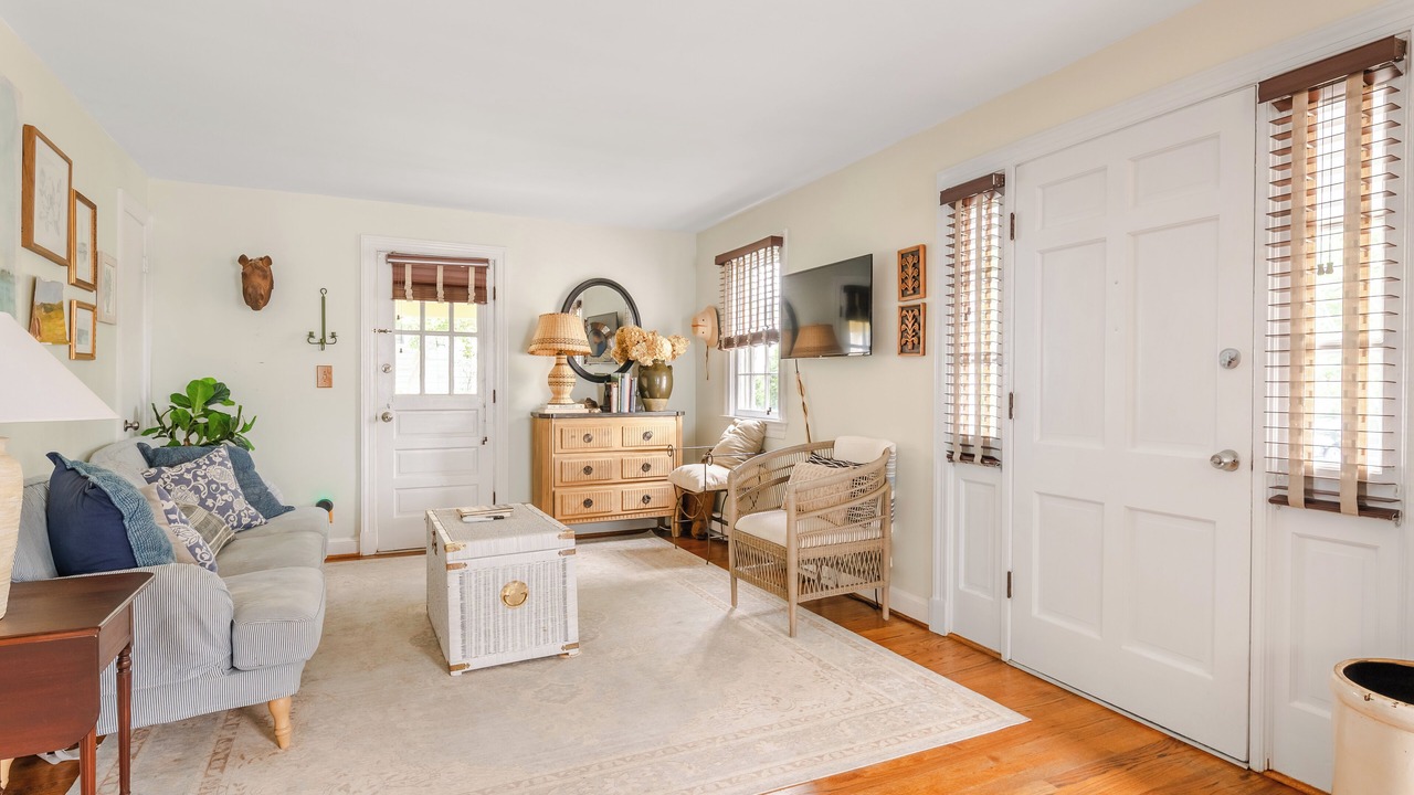 Photo of Livingroom in Leesburg's Old and Historic District