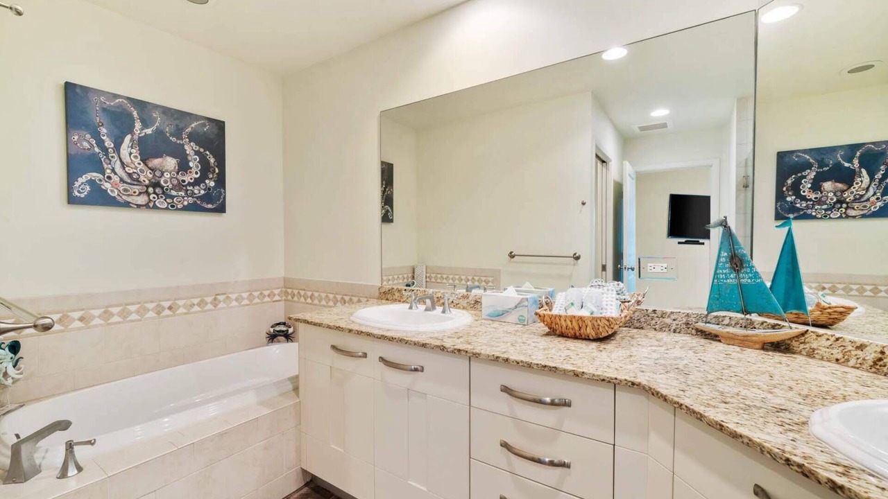 Photo of Bathroom in Kahaluu-Keauhou