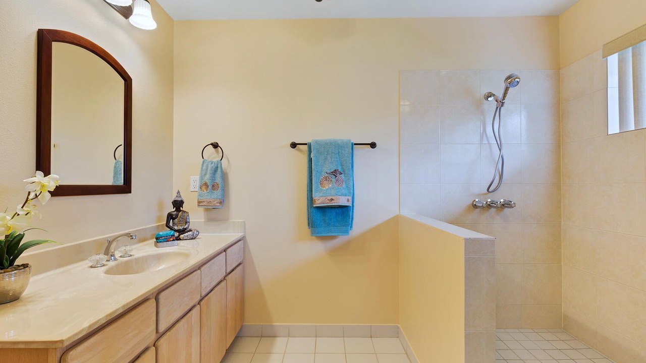 Photo of Bathroom in Kahaluu Bay