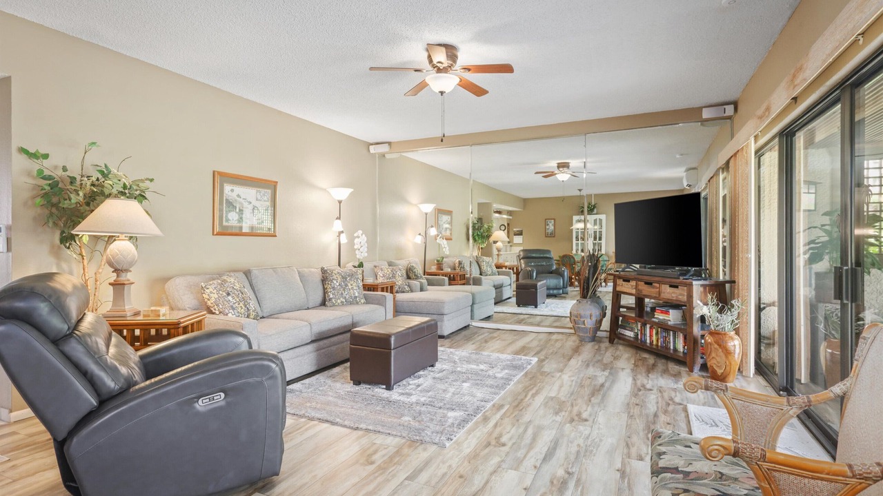 Photo of Livingroom in Kahaluu-Keauhou