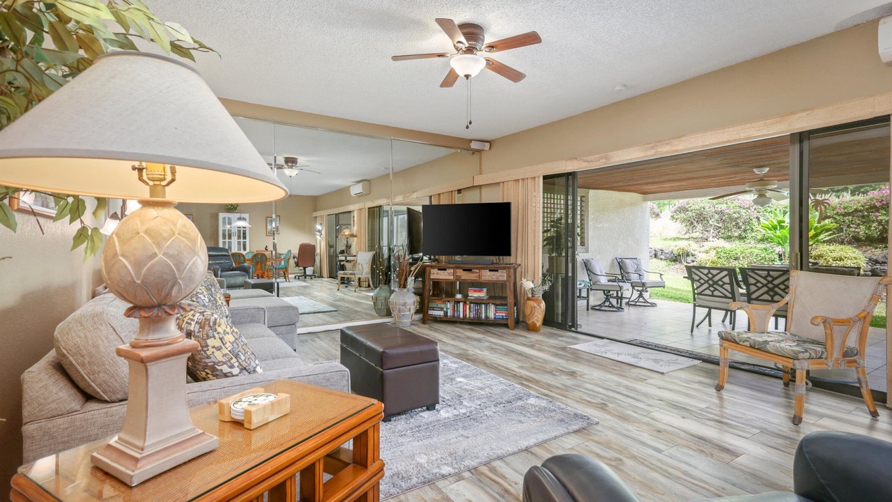 Photo of Livingroom in Kahaluu-Keauhou