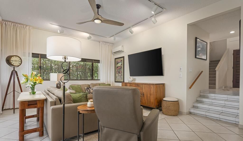 Photo of Livingroom in Kahaluu-Keauhou