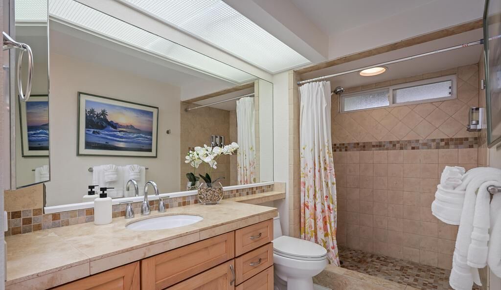 Photo of Bathroom in Kahaluu-Keauhou