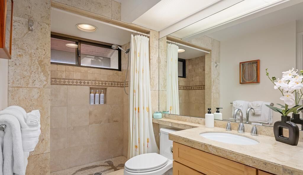 Photo of Bathroom in Kahaluu-Keauhou
