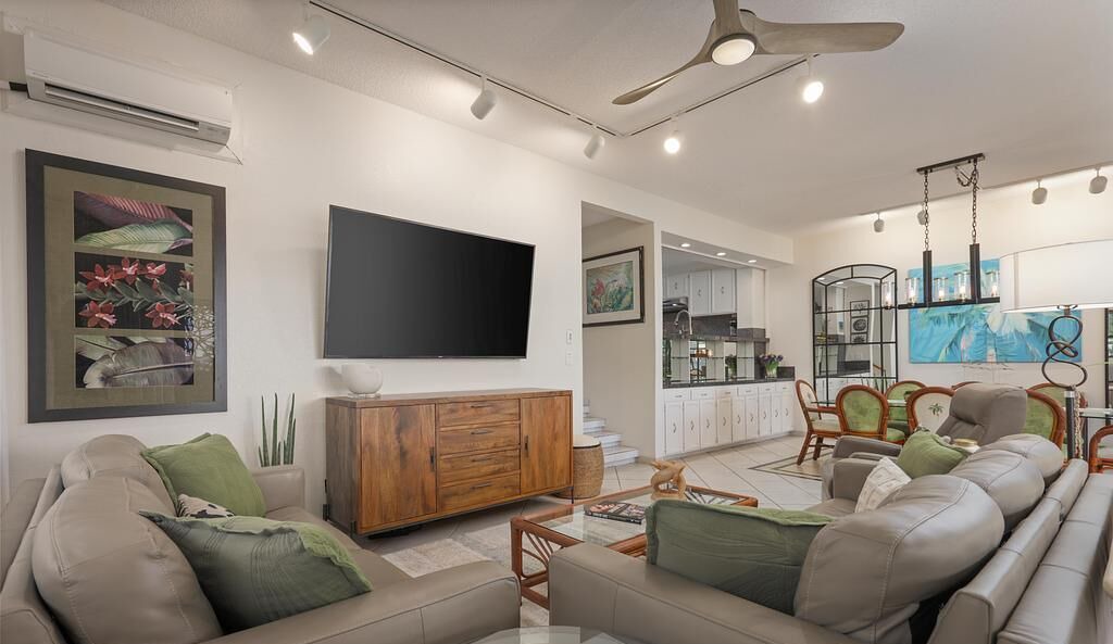Photo of Livingroom in Kahaluu-Keauhou
