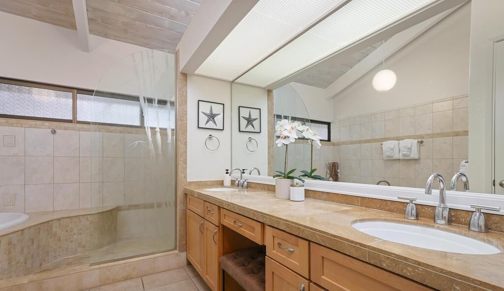 Photo of Bathroom in Kahaluu-Keauhou