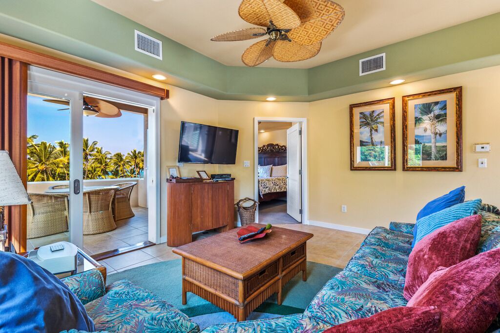 Photo of Livingroom in Kahaluu Bay
