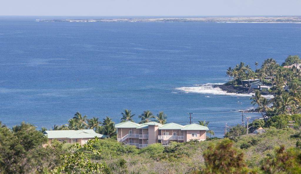 Photo of Others in Kahaluu Bay