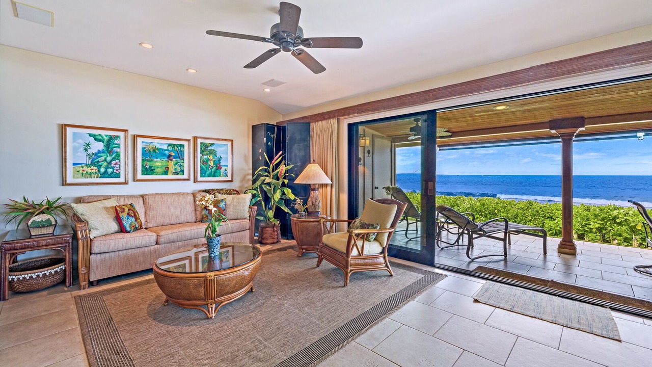 Photo of Bedroom in Historic Lahaina Front Street