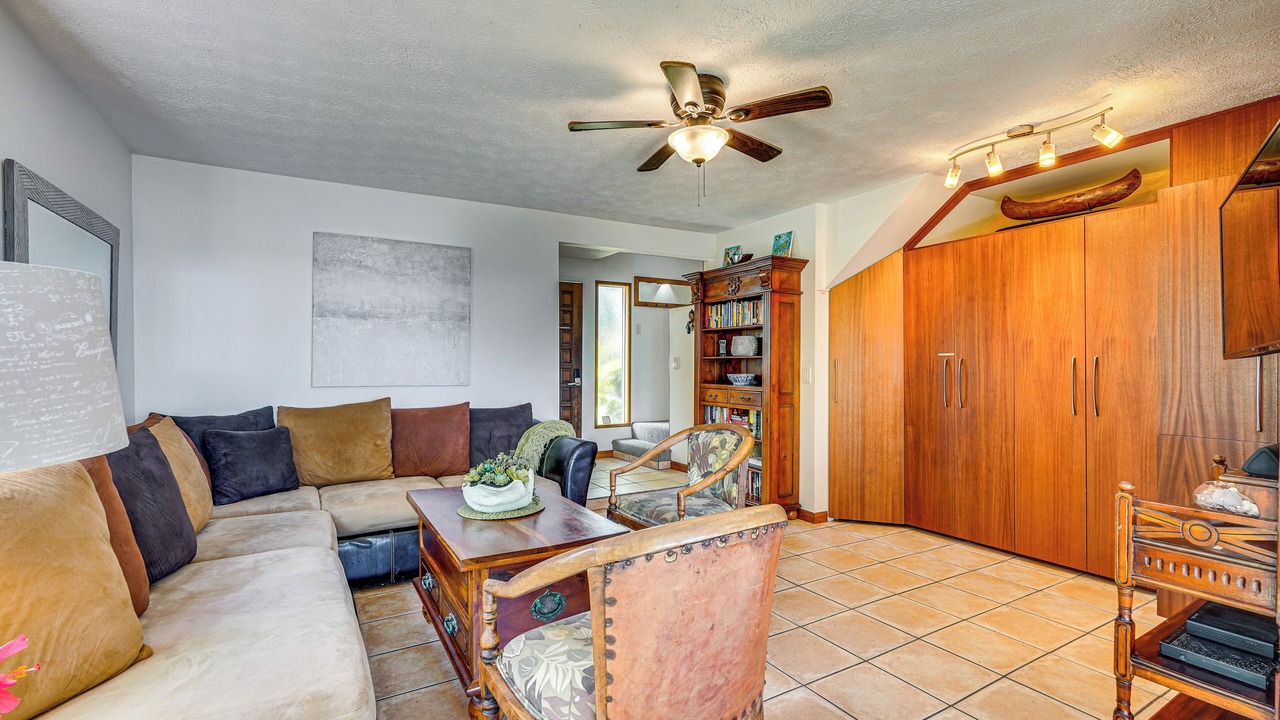 Photo of Livingroom in Kahaluu-Keauhou