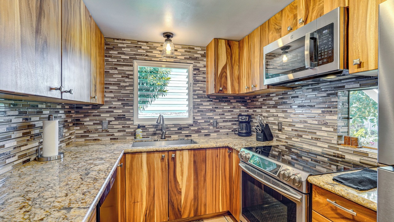 Photo of Kitchen in Kahaluu-Keauhou