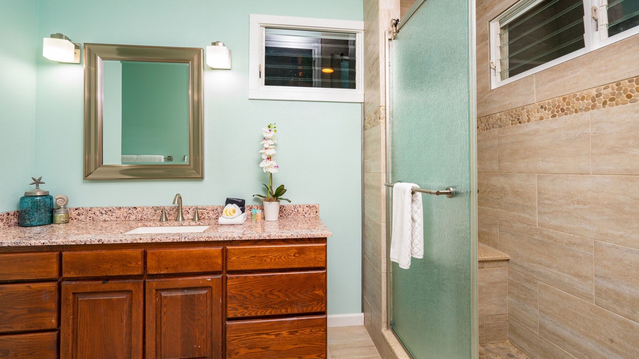Photo of Bathroom in Wainiha