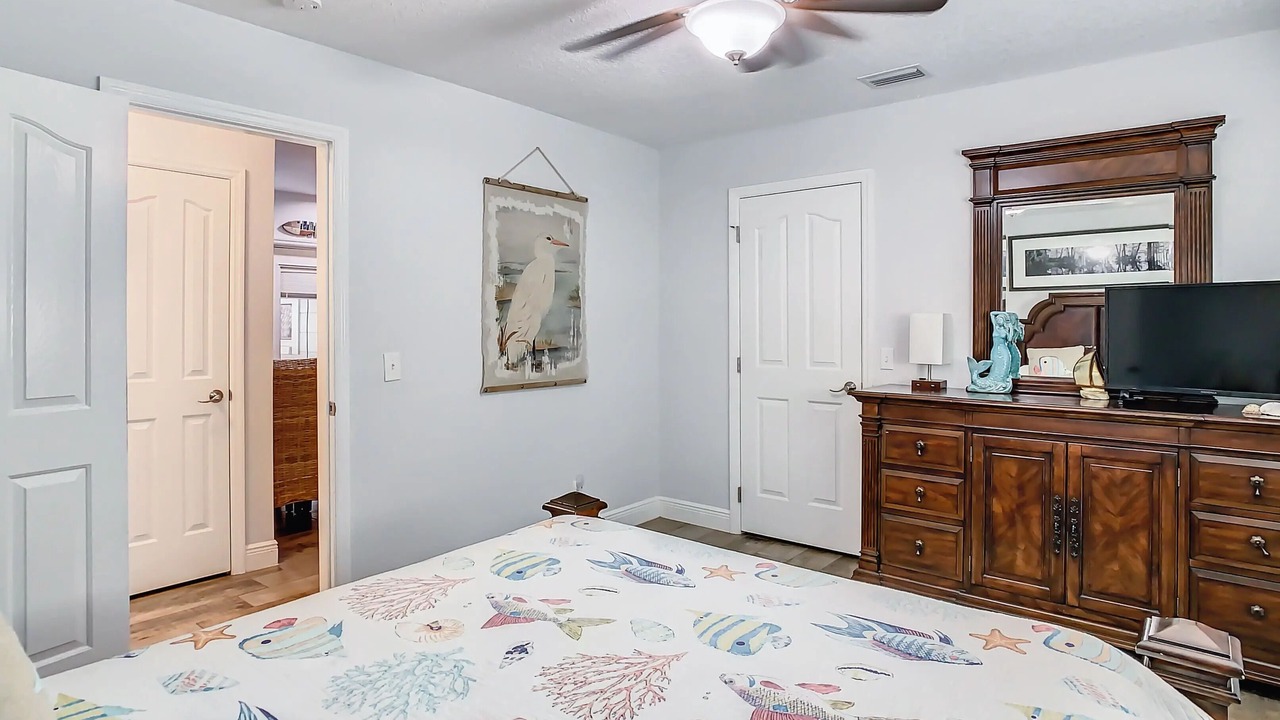 Photo of Bedroom in Crystal Shores