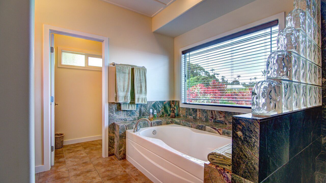 Photo of Bathroom in Honokaa