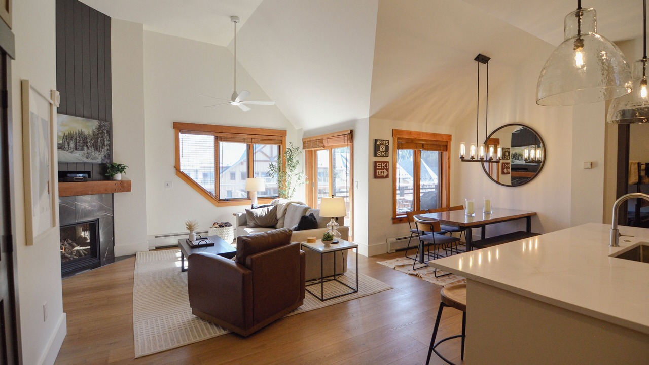 Photo of Livingroom in River Run