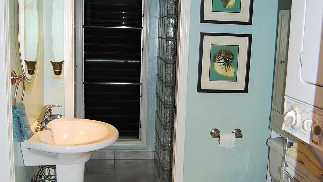 Photo of Bathroom in Lanai City