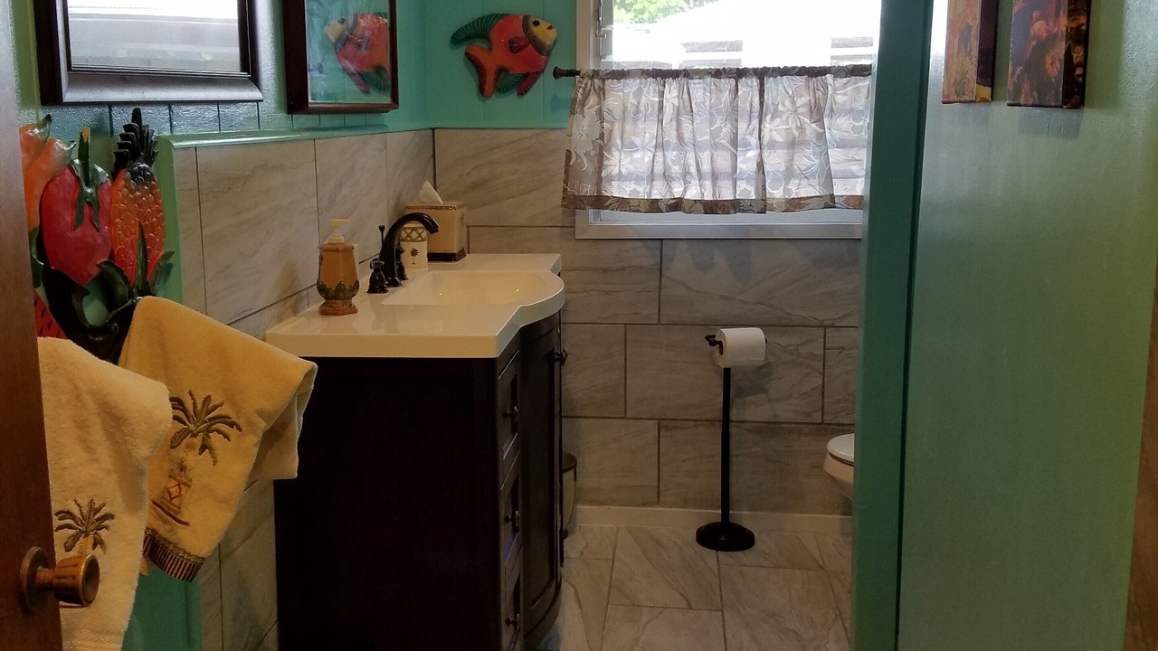 Photo of Bathroom in Kahaluu Bay