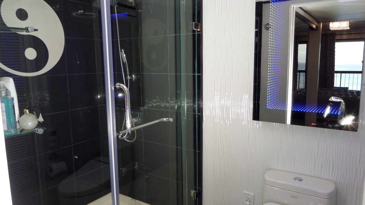 Photo of Bathroom in Waikiki