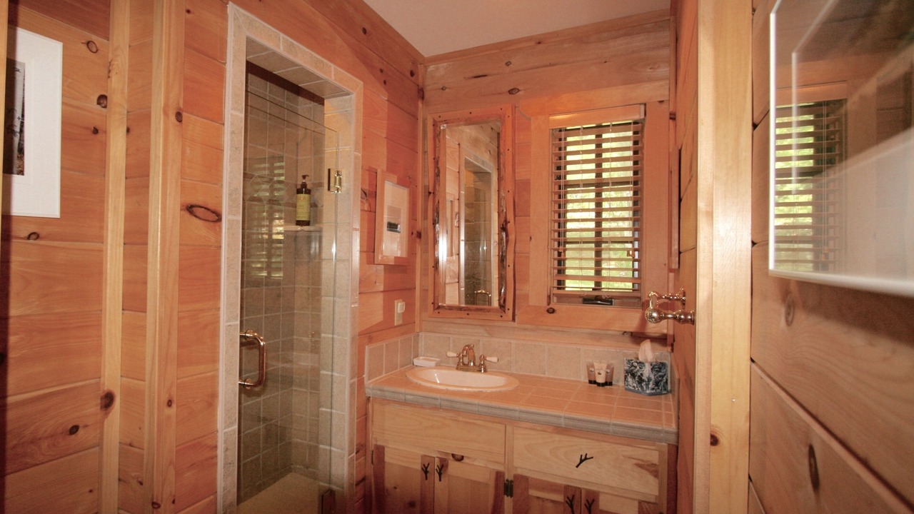 Photo of Bathroom in Blairsville