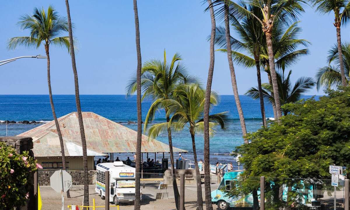 Photo of Others in Kahaluu Bay