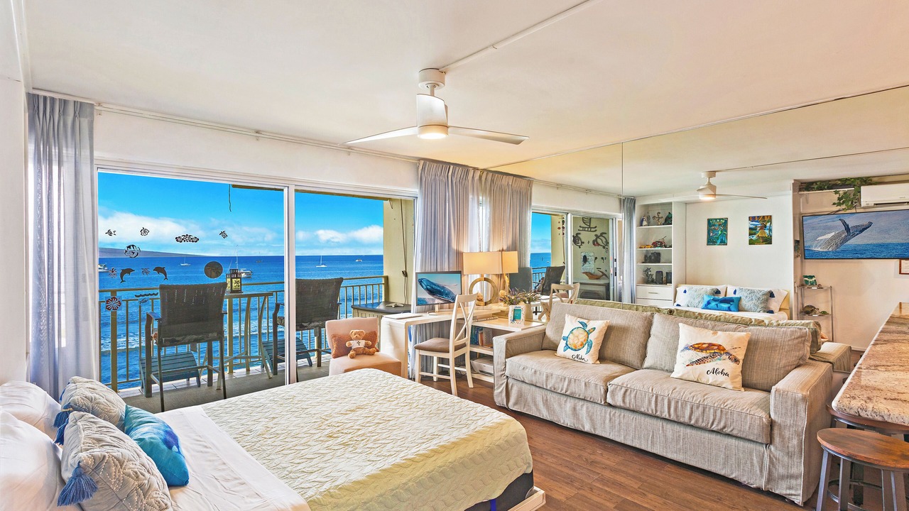 Photo of Bedroom in Historic Lahaina Front Street