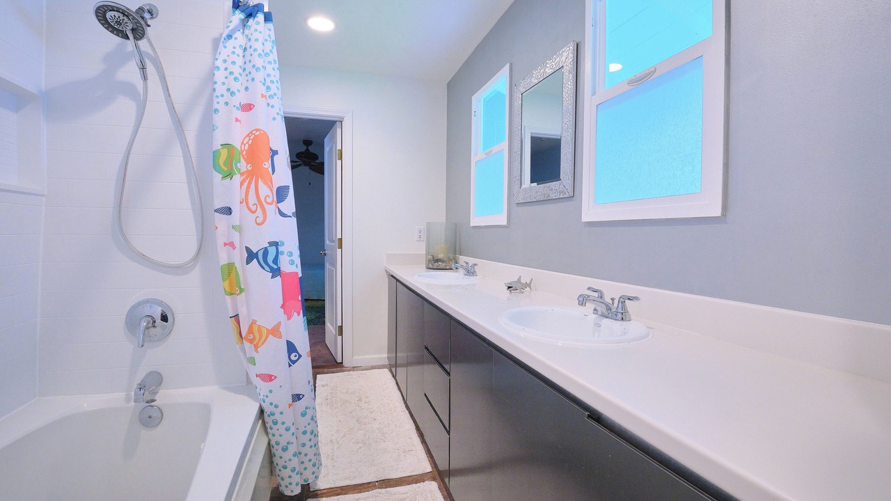 Photo of Bathroom in Manoa