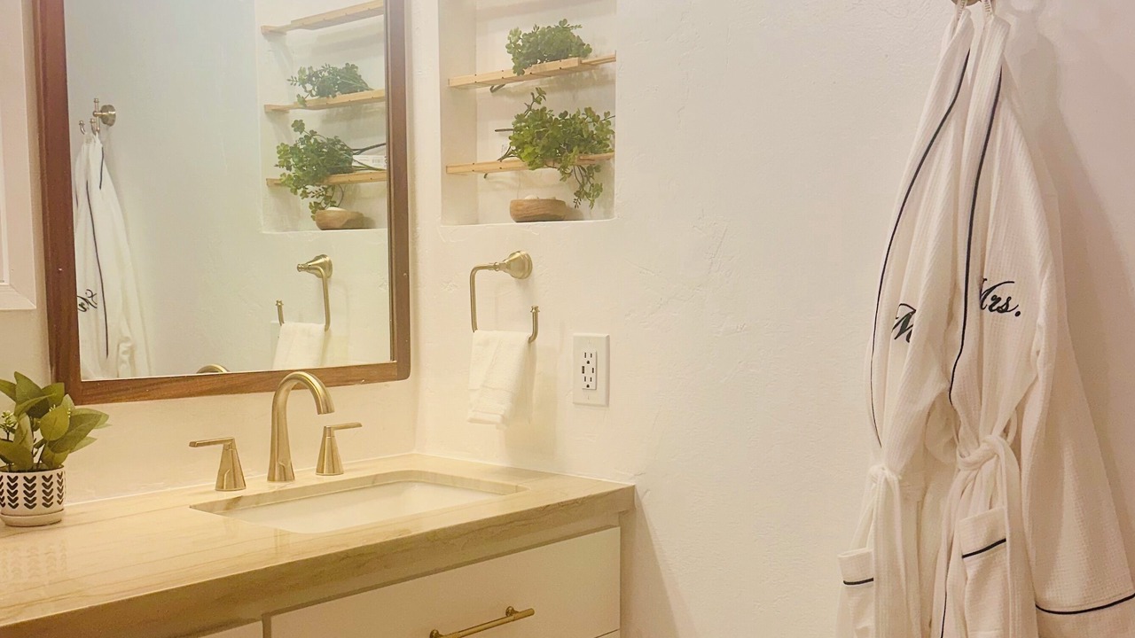 Photo of Bathroom in Kahaluu-Keauhou