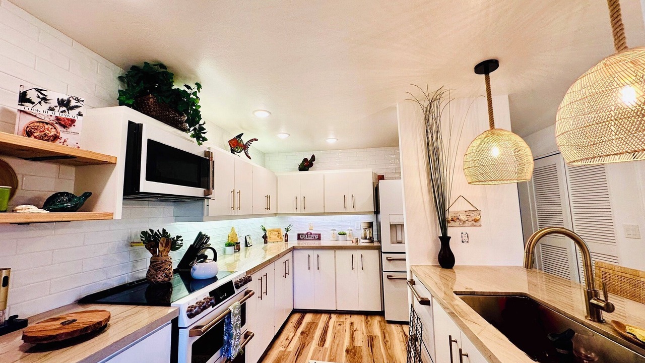 Photo of Kitchen in Kahaluu-Keauhou