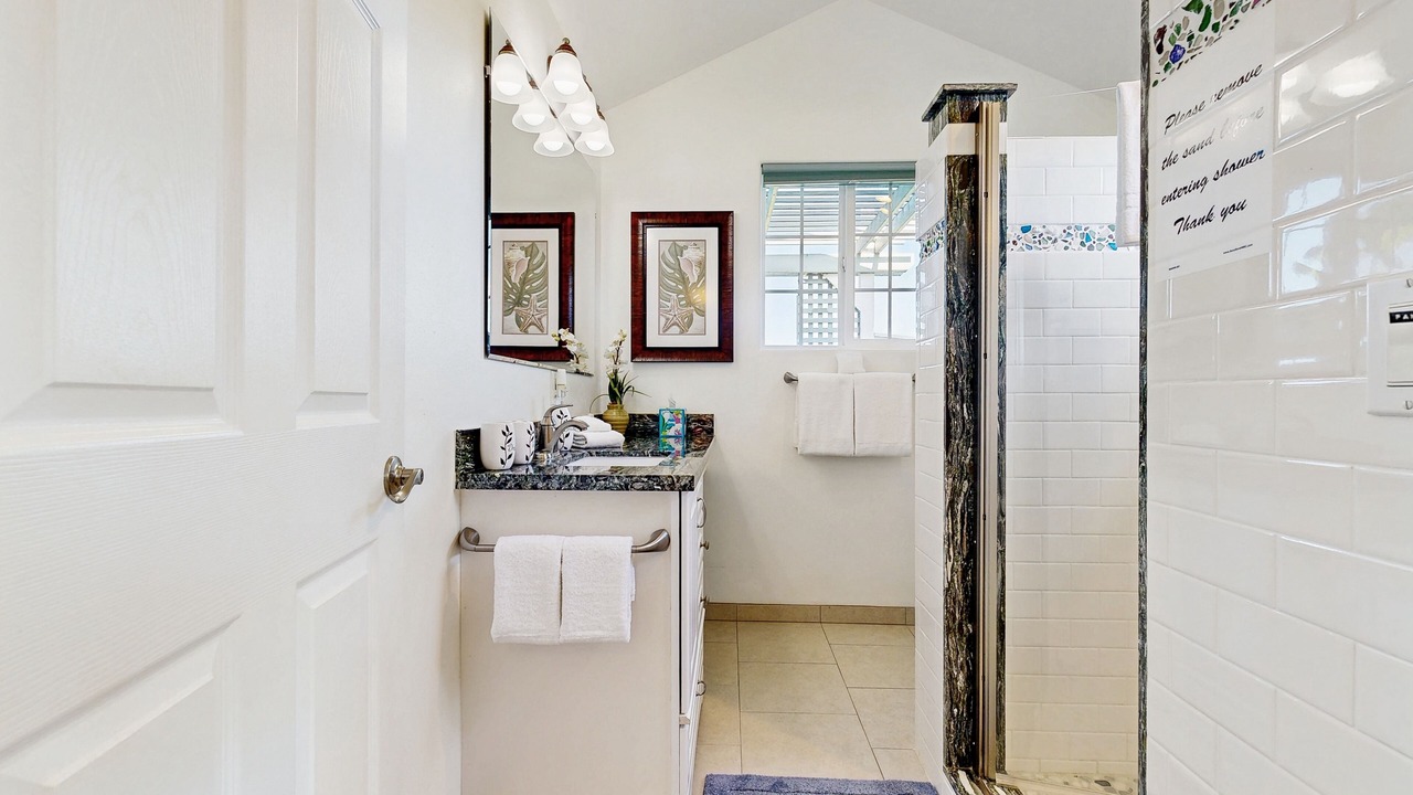 Photo of Bathroom in Pepeekeo
