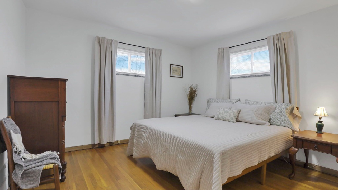 Photo of Bedroom in Sharon Heights