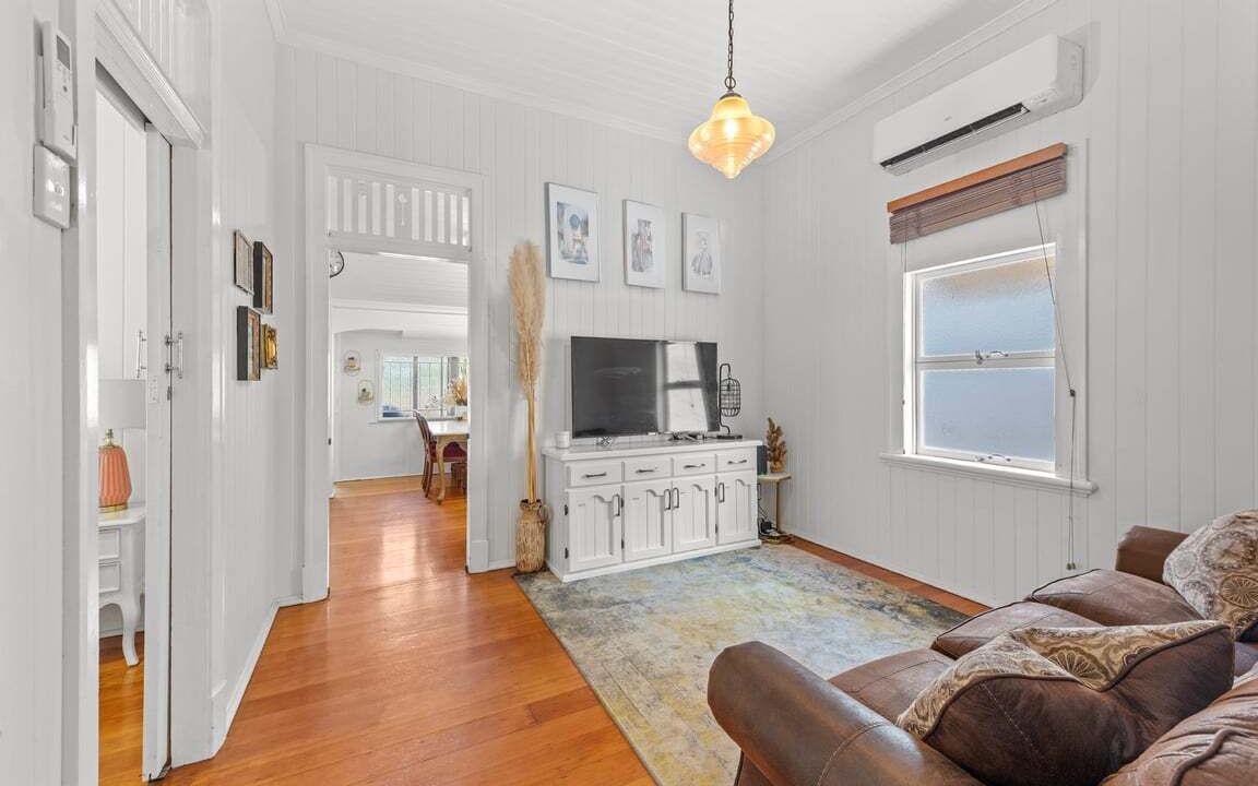Photo of Livingroom in Highgate Hill