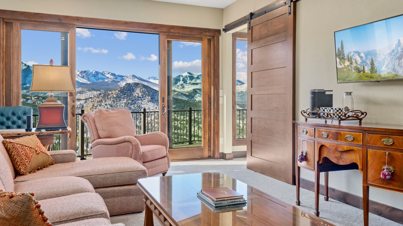Photo of Livingroom in Windcliff Estates