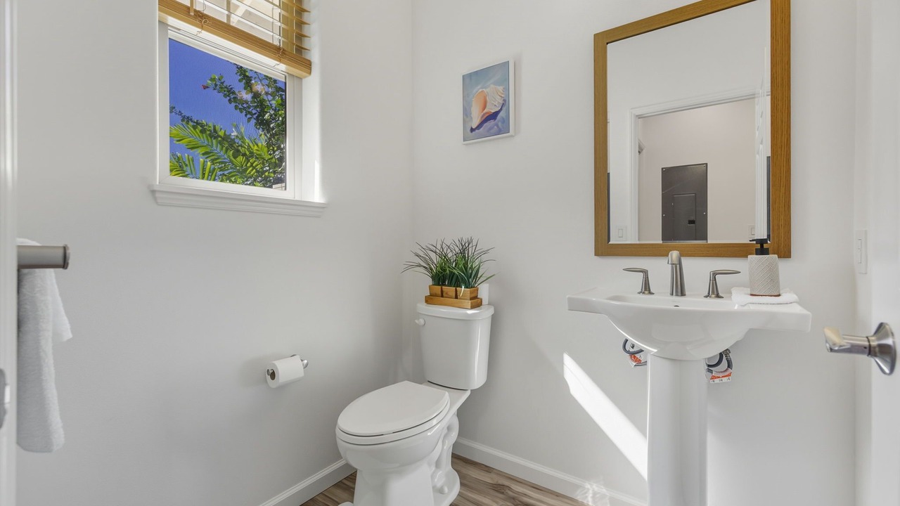Photo of Bathroom in Makaha Valley