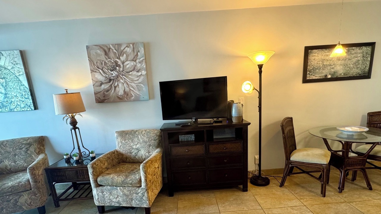 Photo of Livingroom in Historic Lahaina Front Street