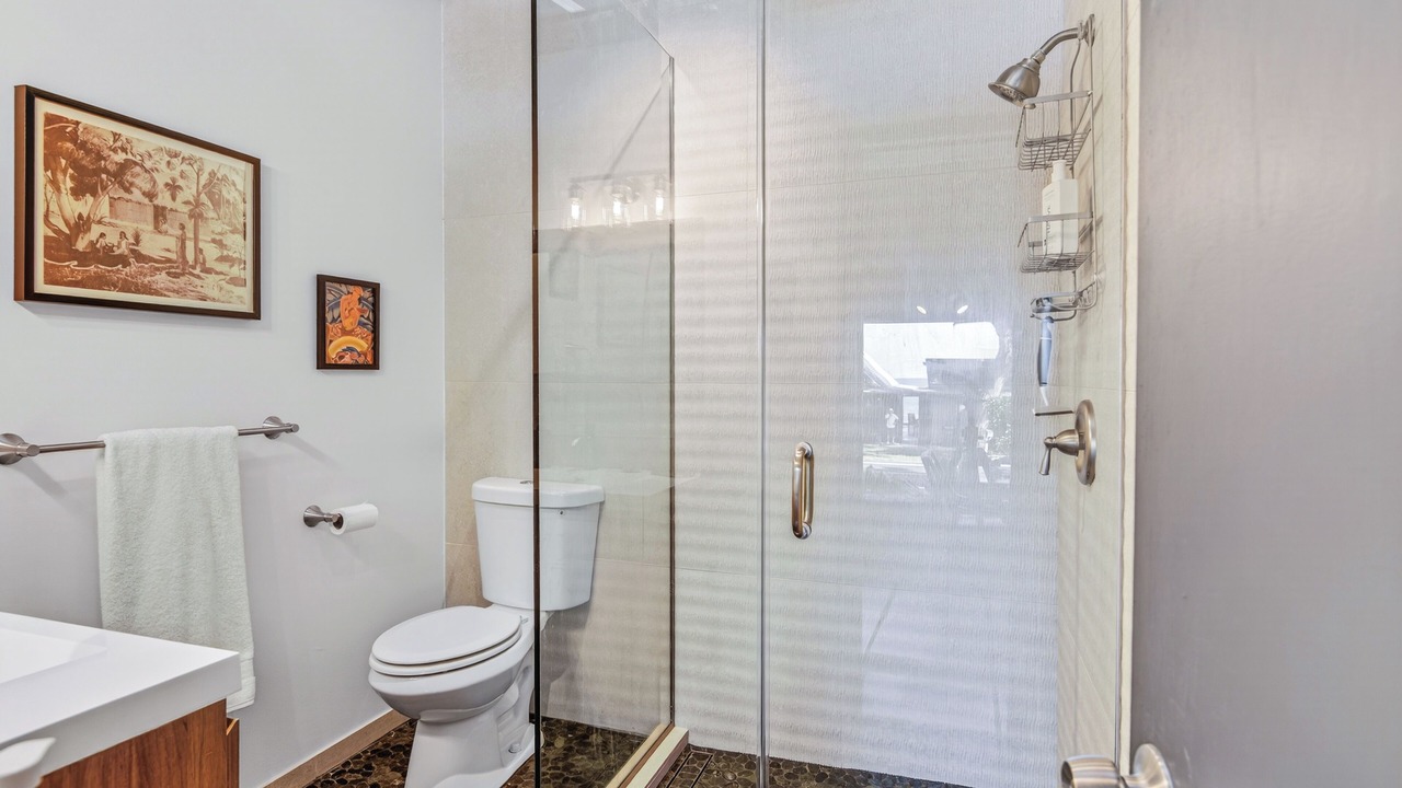 Photo of Bathroom in Kahaluu Bay