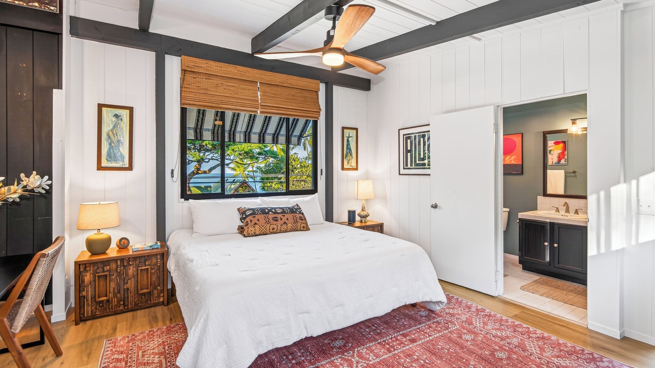 Photo of Bedroom in Kahaluu Bay
