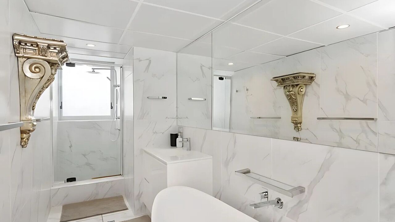 Photo of Bathroom in Main Beach