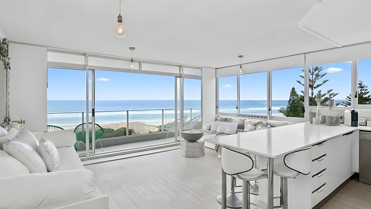 Photo of Livingroom in Main Beach