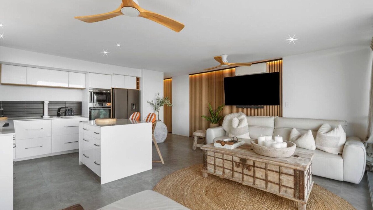 Photo of Livingroom in Main Beach