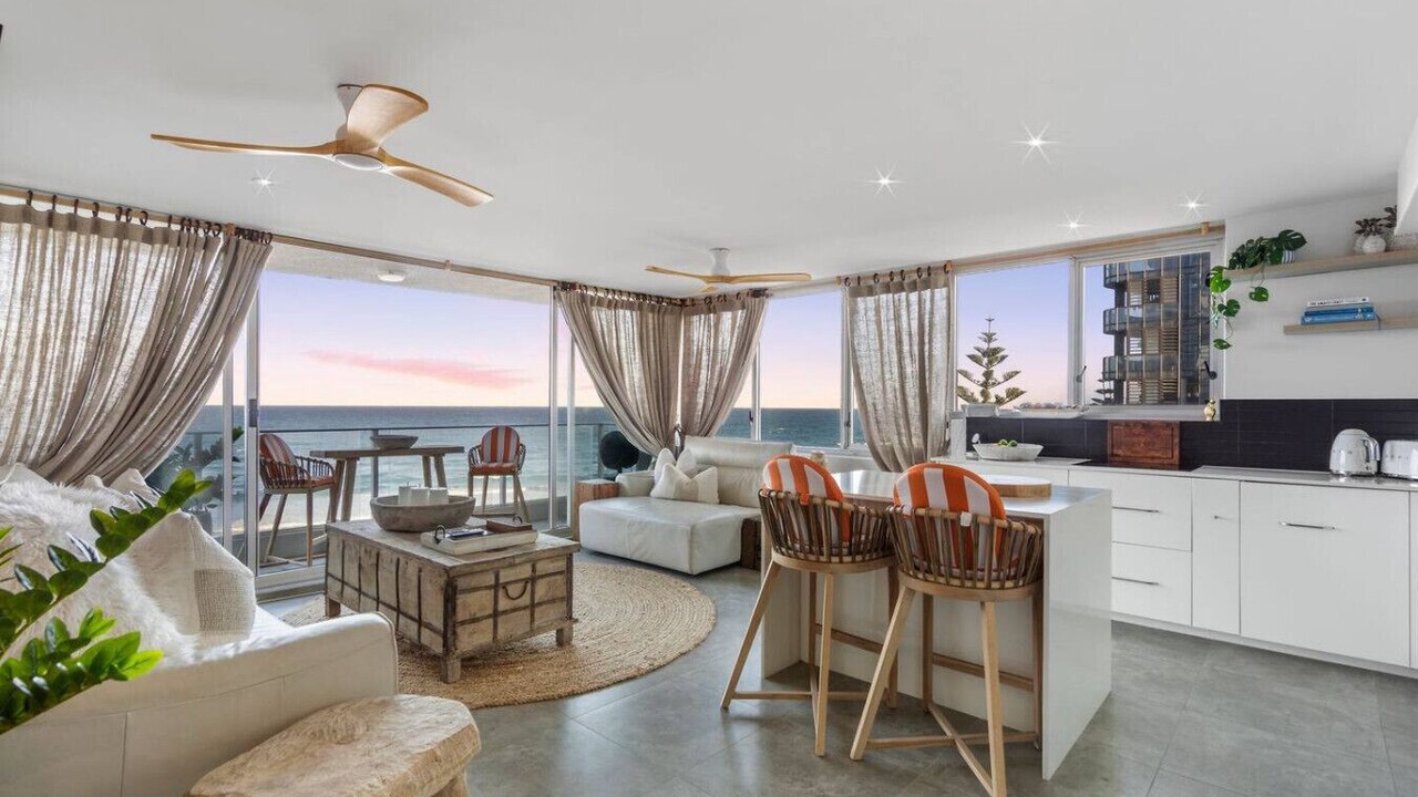Photo of Livingroom in Main Beach