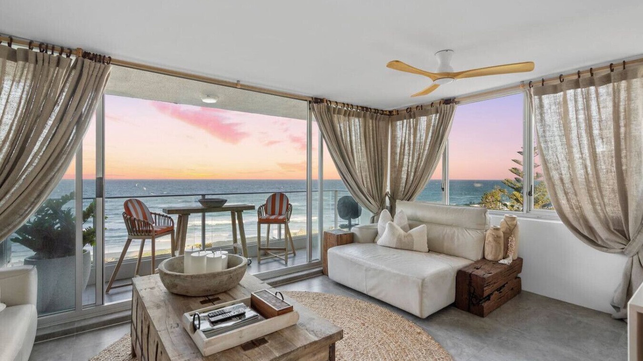 Photo of Livingroom in Main Beach