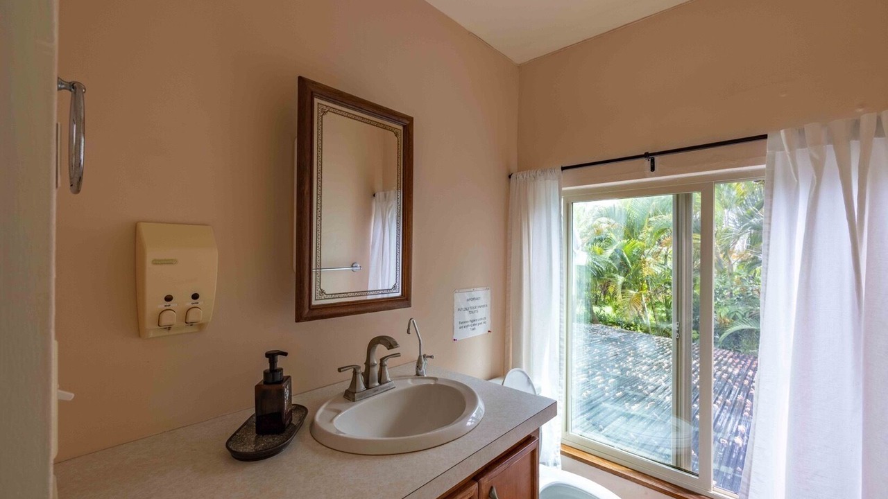 Photo of Bathroom in Haiku