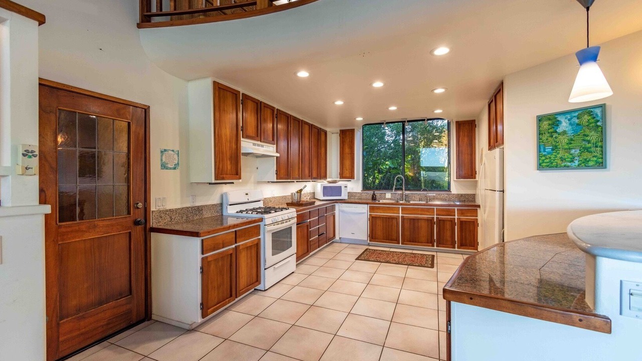 Photo of Kitchen in Haiku