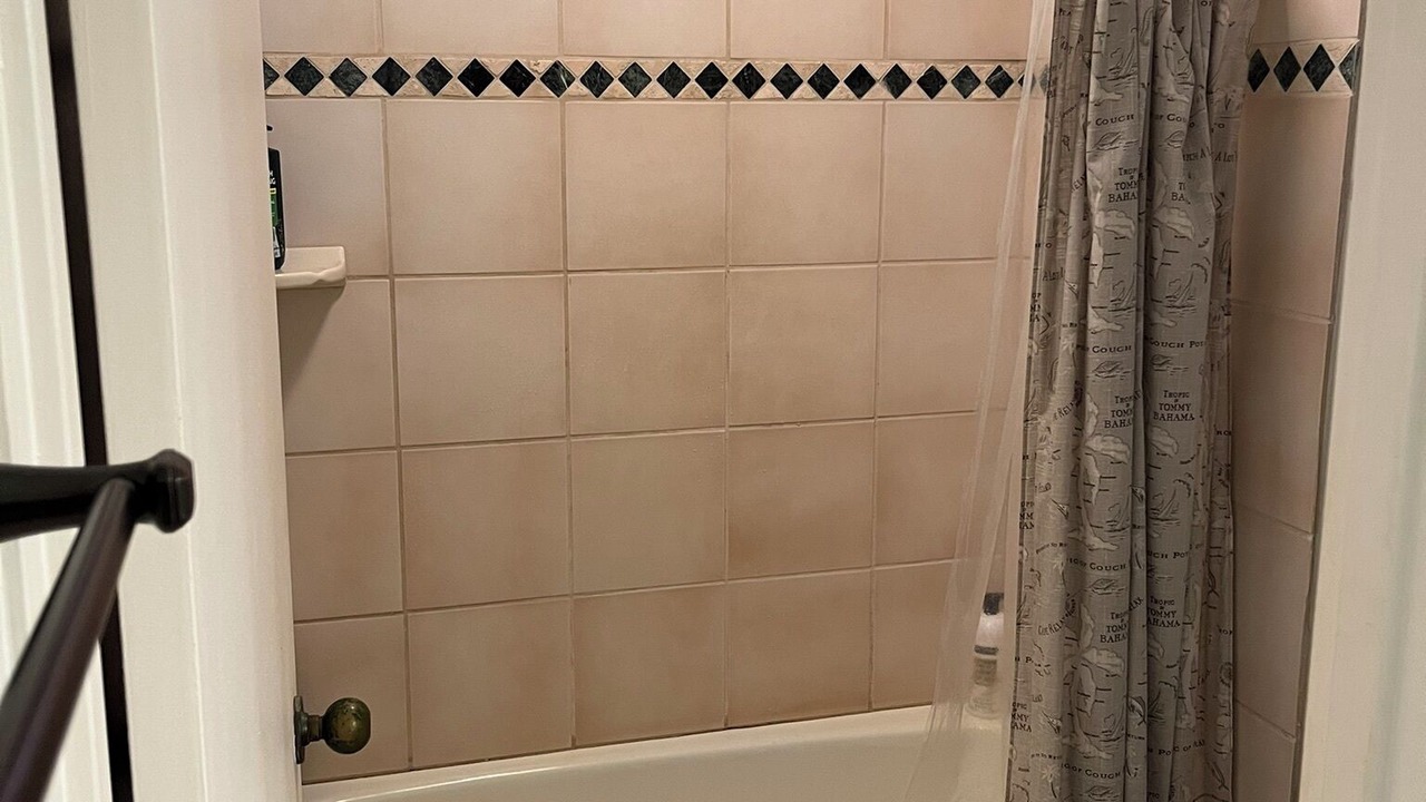 Photo of Bathroom in Maunaloa