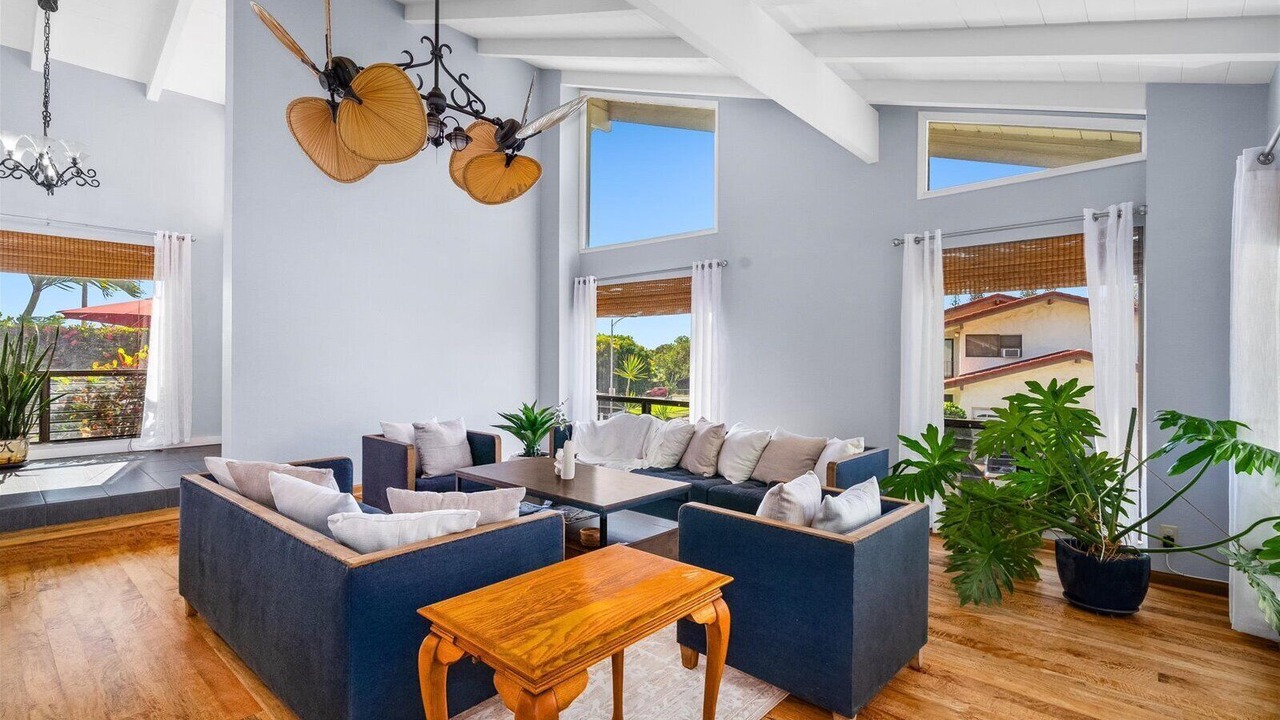 Photo of Livingroom in Hawaii Kai
