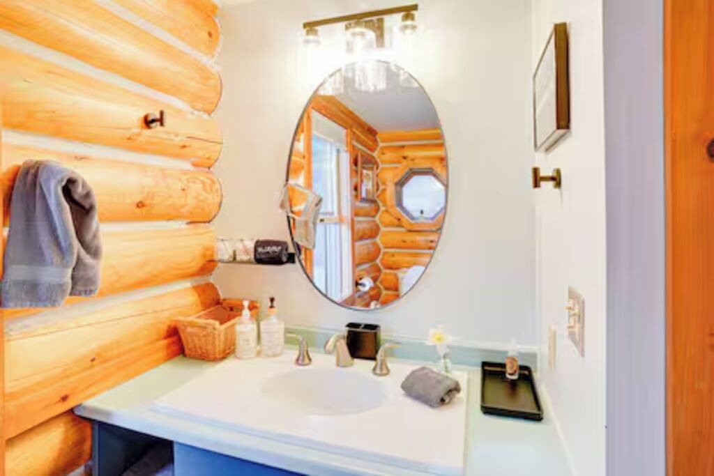 Photo of Bathroom in Warren