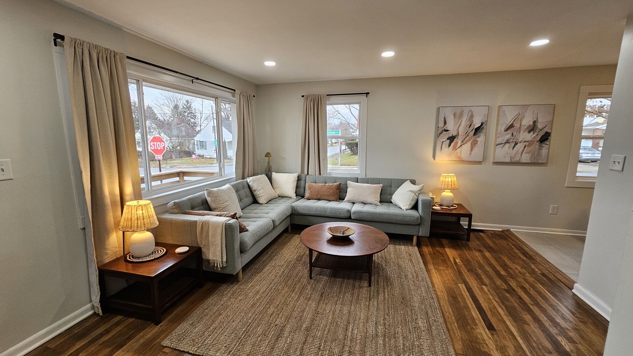 Photo of Livingroom in Sharon Heights